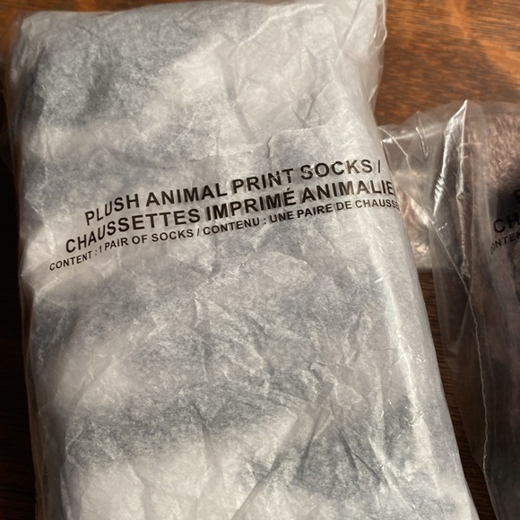Avon Plush Animal Print Socks Set of 2 - Picture 3 of 4